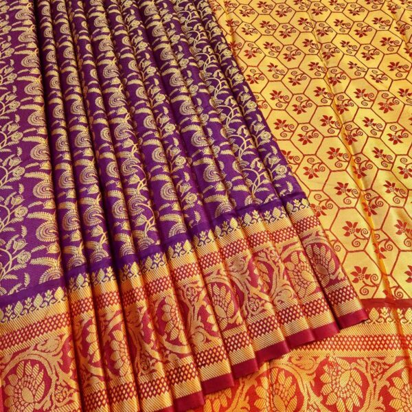প্রিমিয়াম দেশি সিল্ক কাঞ্জিপুরাম শাড়ি