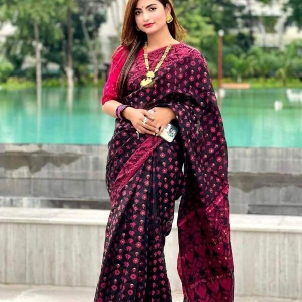 হাল্ফ সিল্ক অরিজিনাল মনিকা তাঁতের জামদানী শাড়ি (১২ হাত)