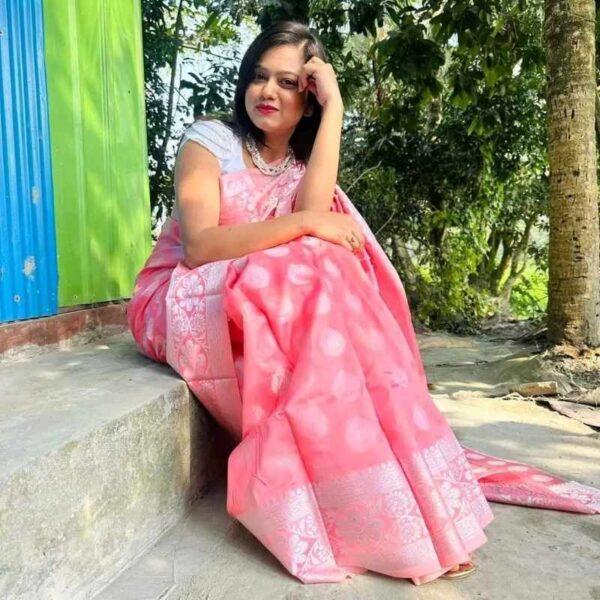 লাইট কালার সিল্ক কাতান শাড়ি - Image 3